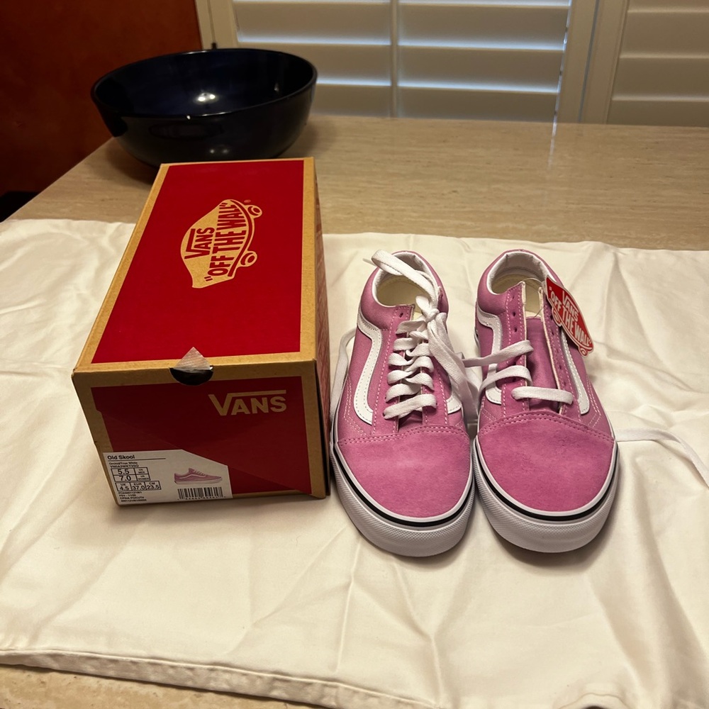 NWT Vans pink vans size 7.